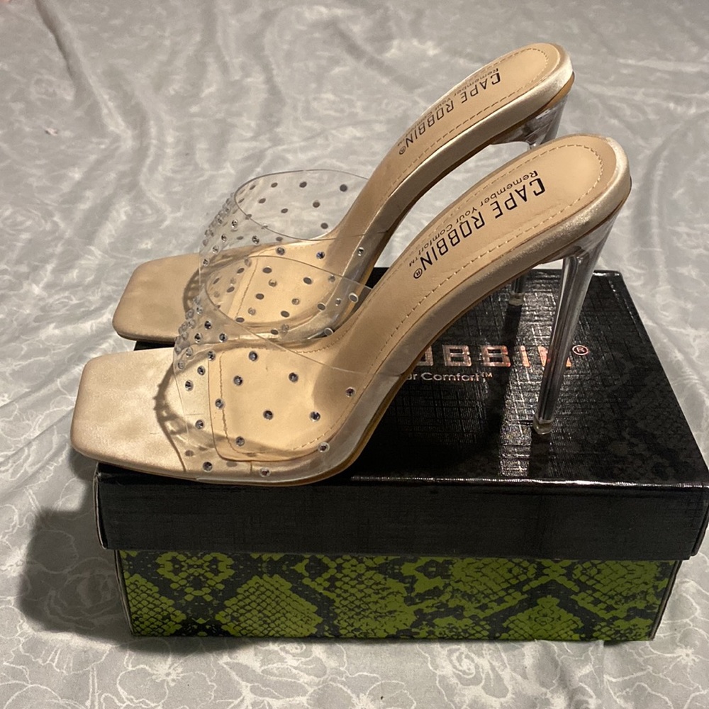 heels - Picture 2 of 3